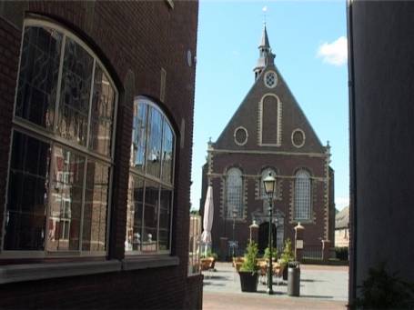 Gennep NL : Kirche am Marktplatz